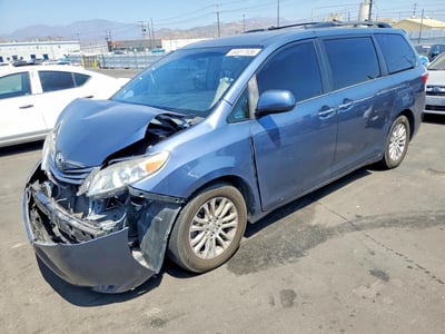 5TDYK3DC9FS****** 2015 Toyota Sienna