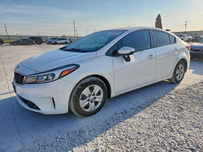 3KPFK4A79HE****** 2017 Kia Forte