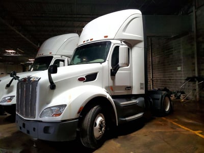 1XPBA48XXJD****** 2018 Peterbilt 579