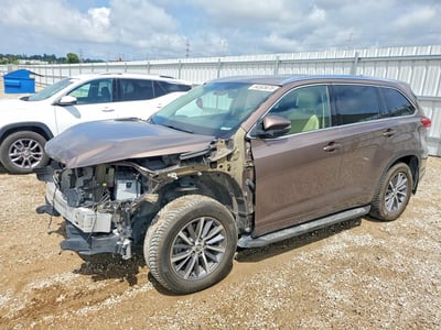 5TDJZRFH0JS****** 2018 Toyota Highlander