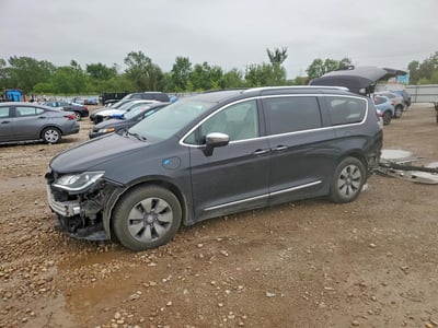 2C4RC1N76JR****** 2018 Chrysler Pacifica