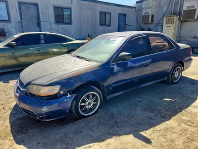 1HGCF866X2A****** 2002 Honda Accord