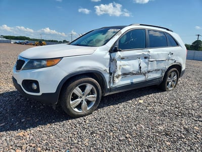 5XYKU3A69DG****** 2013 Kia Sorento