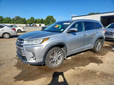 5TDJZRFHXJS****** 2018 Toyota Highlander
