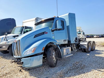 1NPBDH9X8ND****** 2022 Peterbilt 579