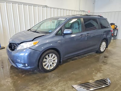 5TDDZ3DC8HS****** 2017 Toyota Sienna