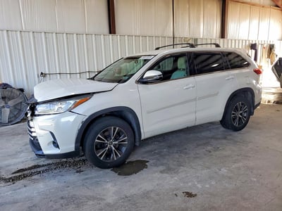 5TDBZRFH3JS****** 2018 Toyota Highlander