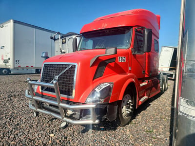 4V4NC9EH8FN****** 2015 Volvo VNL