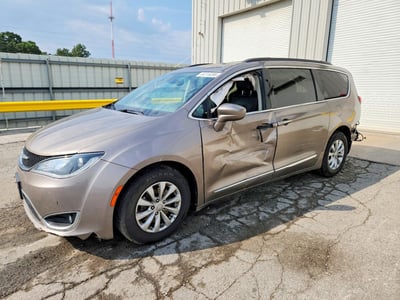 2C4RC1BG2HR****** 2017 Chrysler Pacifica