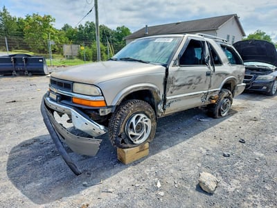 1GNCT18W8YK****** 2000 Chevrolet Blazer