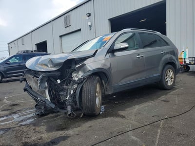 5XYKT4A73EG****** 2014 Kia Sorento