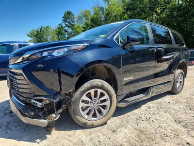 5TDYRKEC5RS****** 2024 Toyota Sienna Hybrid