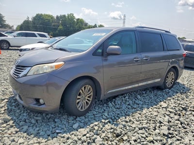 5TDYK3DCXFS****** 2015 Toyota Sienna