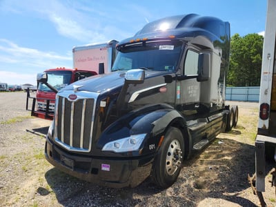 2023 Peterbilt 579