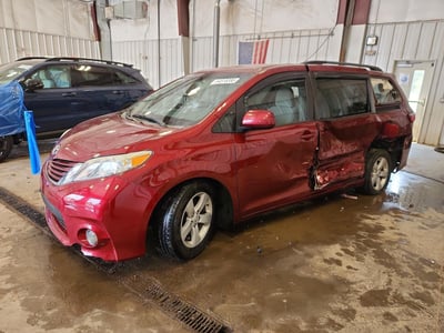 5TDKK3DCXGS****** 2016 Toyota Sienna