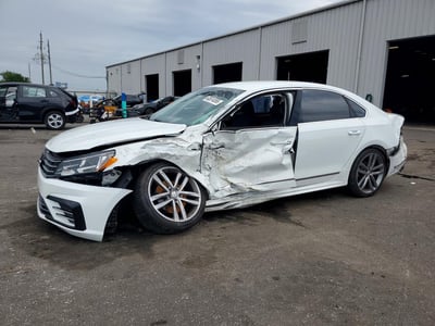 1VWDT7A34HC****** 2017 Volkswagen Passat