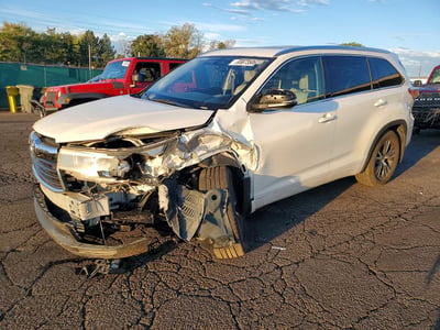 5TDJKRFH6GS****** 2016 Toyota Highlander