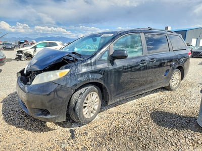 5TDJK3DC2BS****** 2011 Toyota Sienna