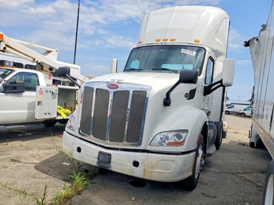 1XPBA48X4GD****** 2016 Peterbilt 579