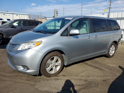 5TDZZ3DC9HS****** 2017 Toyota Sienna