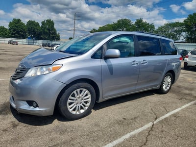 5TDYK3DC1BS****** 2011 Toyota Sienna