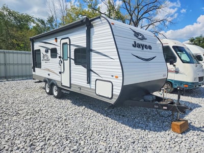 1UJBJ0BL8H1****** 2017 Jayco Jayco