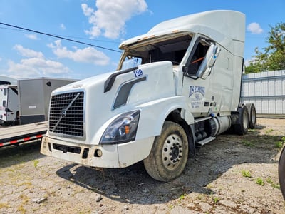 4V4NC9EH9JN****** 2018 Volvo Trucks VNL
