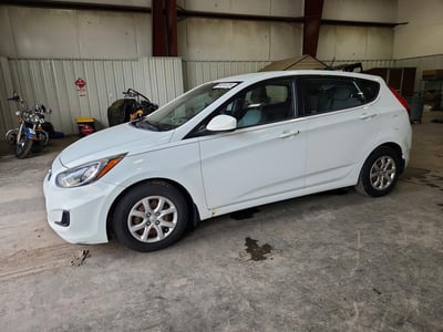 KMHCT5AE6DU****** 2013 Hyundai Accent