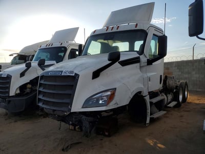 3AKJHLDV7MS****** 2021 Freightliner Cascadia 126