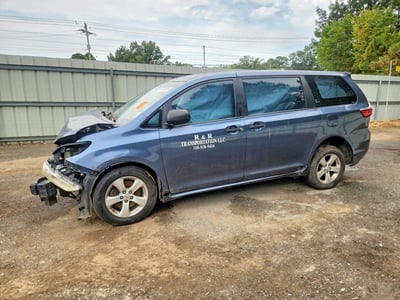 5TDZZ3DC2HS****** 2017 Toyota Sienna