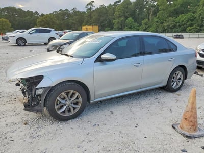 1VWAA7A32JC****** 2018 Volkswagen Passat