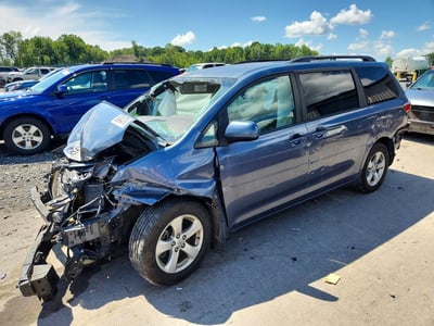5TDKZ3DC3HS****** 2017 Toyota Sienna