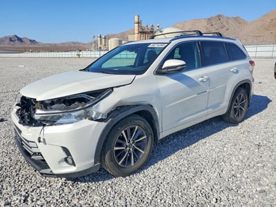 5TDJZRFHXJS****** 2018 Toyota Highlander