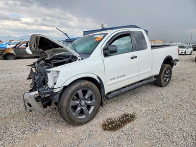 1N6AA0CC0FN****** 2015 Nissan Titan