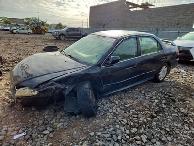 1HGCG66511A****** 2001 Honda Accord
