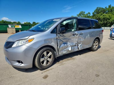 5TDZZ3DC7HS****** 2017 Toyota Sienna