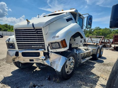 1M1PN4GY6JM****** 2018 Mack Pinnacle