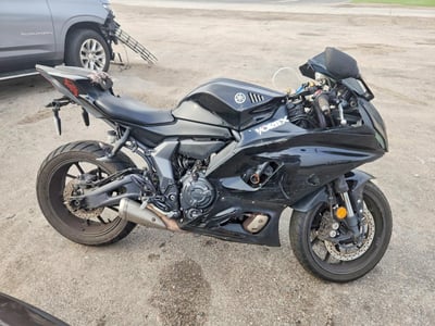 JYARM38E3PA****** 2023 Yamaha R7