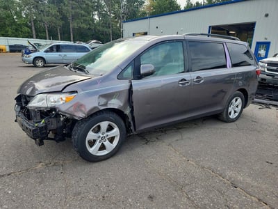 5TDKZ3DC9JS****** 2018 Toyota Sienna