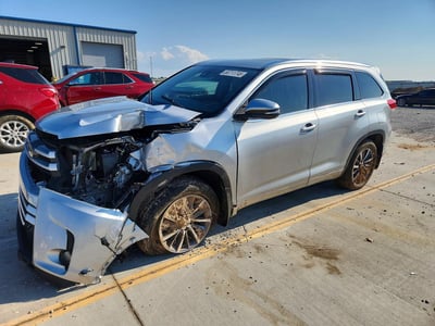 5TDJZRFH7JS****** 2018 Toyota Highlander