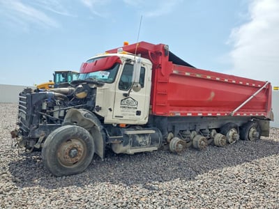 1M2AG12C14M****** 2004 Mack CV713 Granite