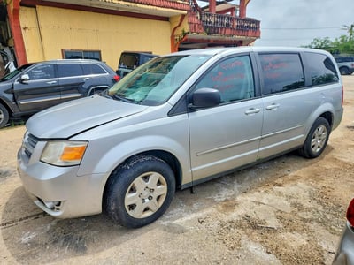 2D4RN4DE0AR****** 2010 Dodge Grand Caravan