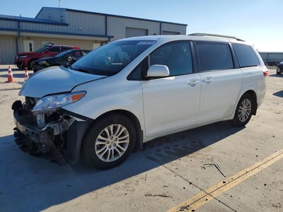 5TDYZ3DC5HS****** 2017 Toyota Sienna