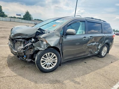5TDYK3DC1CS****** 2012 Toyota Sienna
