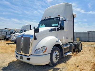 1XKYA48X2HJ****** 2017 Kenworth T680