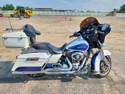1HD1KB413AB****** 2010 Harley-Davidson FLHXS