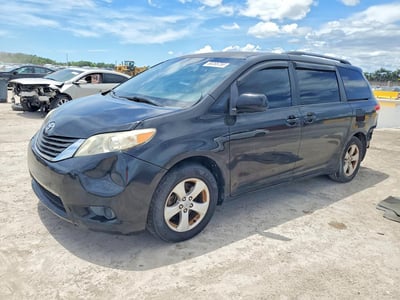 5TDKK3DC1BS****** 2011 Toyota Sienna