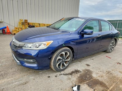 1HGCR2F03GA****** 2016 Honda Accord