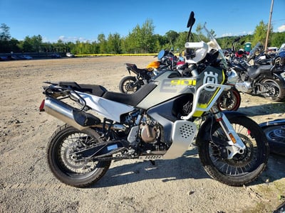 VBKUN640XSM****** 2025 Husqvarna Norden 901