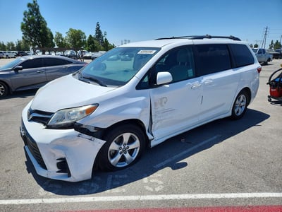 5TDKZ3DC4JS****** 2018 Toyota Sienna